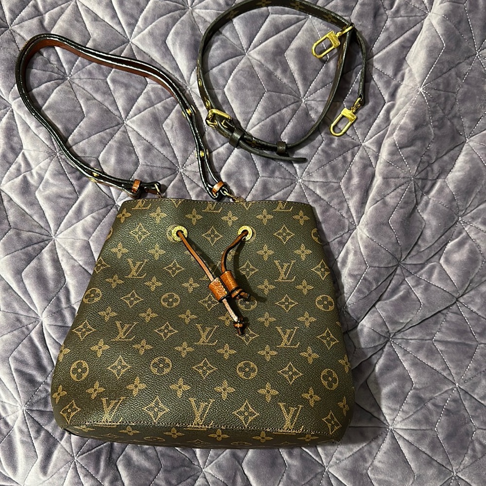 Bucket bag - Picture 3 of 8